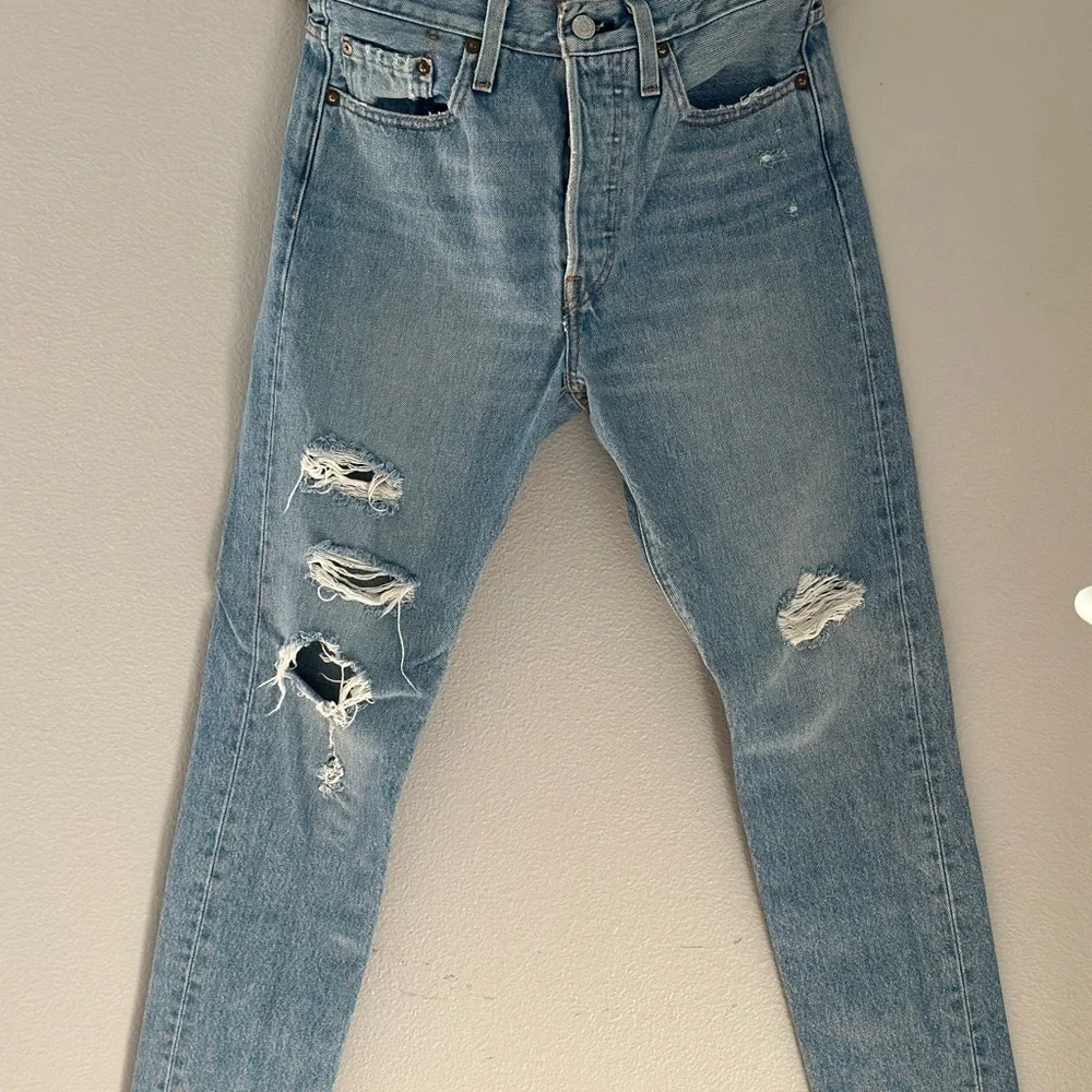 LEVI'S Premium 501 S Jeans Women's W27/L28 High Rise Ripped Distressed - Picture 1 of 11